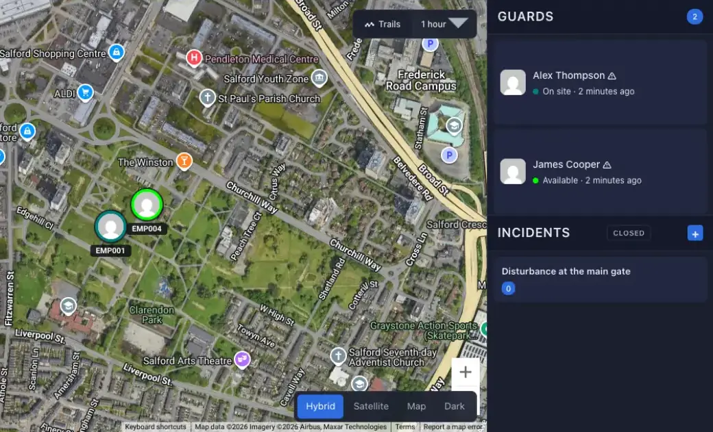 TacDesk Dispatcher Mode: two guards on shift on the live map and an open incident in the incidents panel